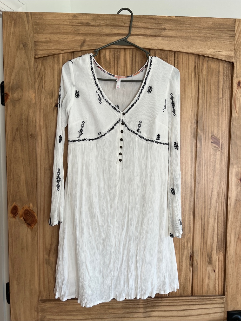 Xhilaration White Tunic with Black Embroidered Detail